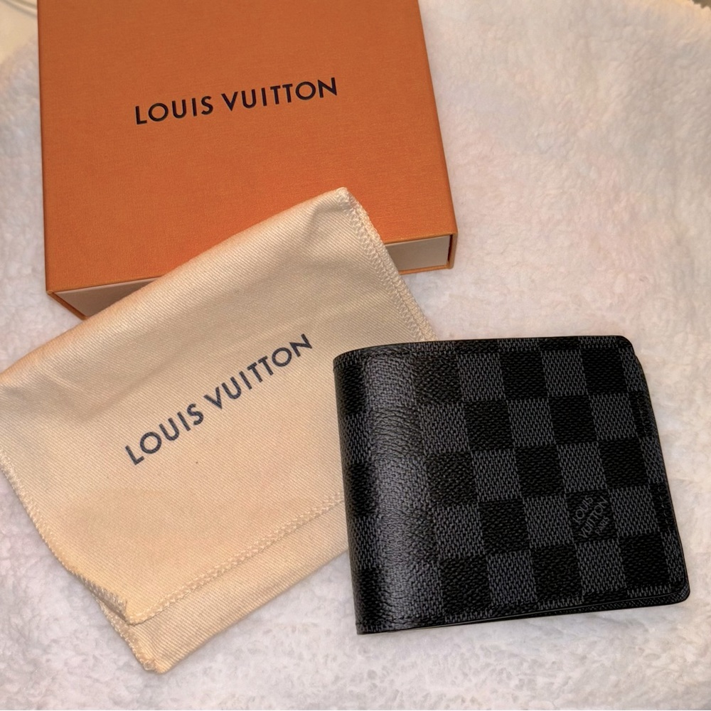 Louis Vuitton Multiple Wallet ‭4.5 x 3.5 x 0.6 inches ‬
‭length x Height x Width